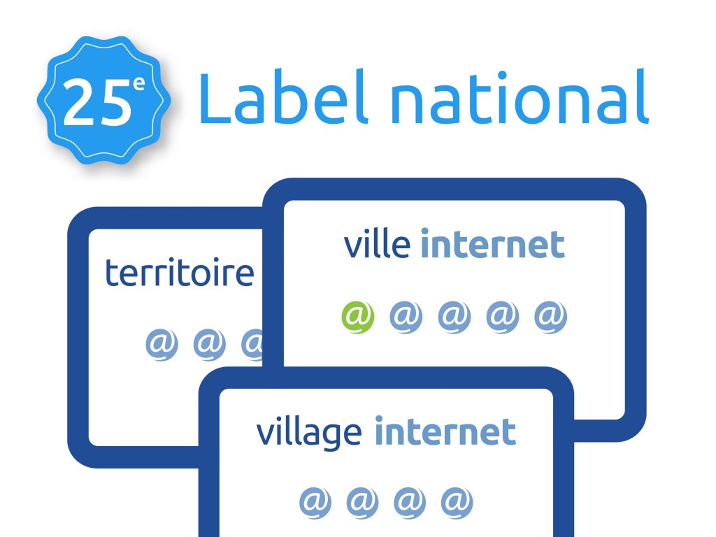 Trois panneaux Label Territoire Ville Village Internet